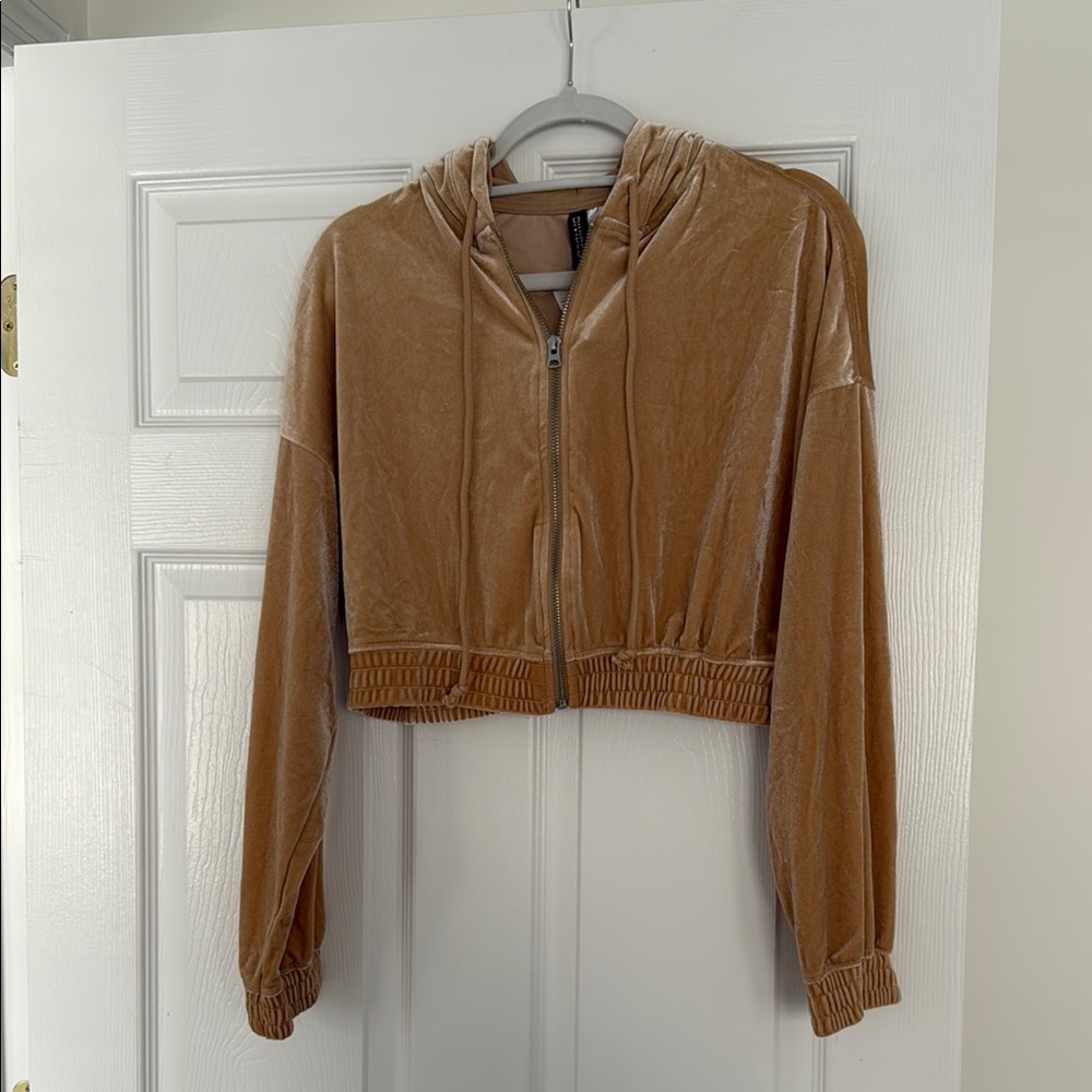 NEW- H&M Divided Velour Cropped Y2K Hoodie Jacket - Picture 2 of 10